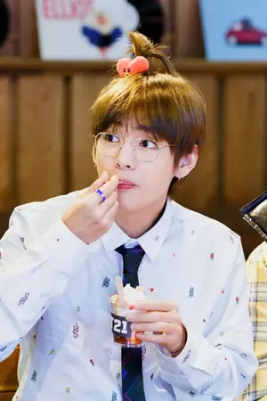 ปกนิยาย BTS : MomentV-MinV GaV KookV AllV มันเป็นของใคร หัวใจของเธอ