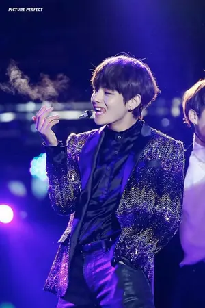 ปกนิยาย touch me now {FIC VKOOK}