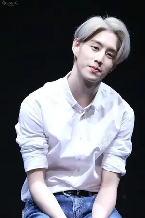 ปกนิยาย Moon U - ขอโทษทีครับ...พอดีที่รักเป็นเดือน | BMark |