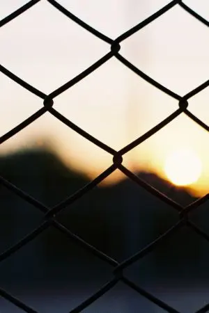 ปกนิยาย เรื่องรักข้ามรั้ว