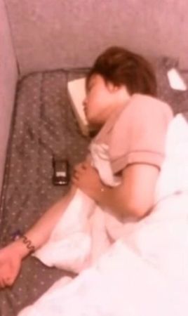 ภาพของ "แจจุง" ขณะนอนหลับที่ซาแซงแฟนโพสต์ลงในอินเตอร์เน็ต