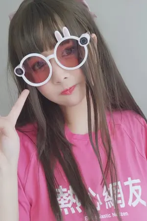 ปกนิยาย โฮโหโห้ววว ฮิ้ววว ถึงพี่จะแว่นแต่พี่ก็กินได้ทุกคนน่ะจ๊ะตัวเอง  ฮาเร็มชาย >....<