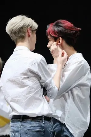 ปกนิยาย พี่รหัส(?)มาร์คแบม