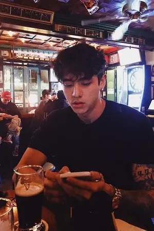 ปกนิยาย คนเย็นชาชอบกินชาเย็นน