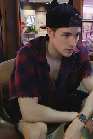 ปกนิยาย Top Secret ผิดไหมที่รักเธอ