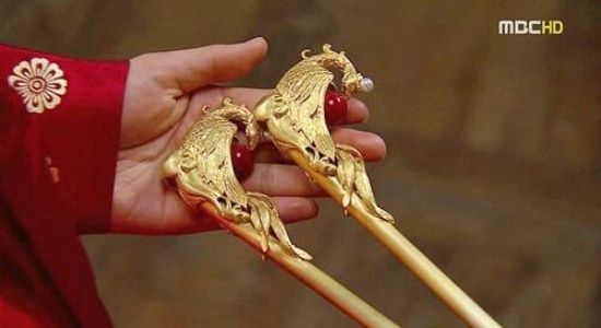 รูปประกอบซีรีส์  the moon that embraces the sun