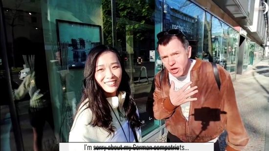 คนเยอรมันเข้ามาให้กำลังใจเธอในขณะไลฟ์สตรีม