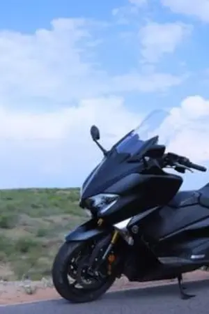 ปกนิยาย Honda Monkey เป็นรถมอเตอร์ไซค์คลาสสิกที่มีชื่อเสียงและมีชื่อเสียงมาก