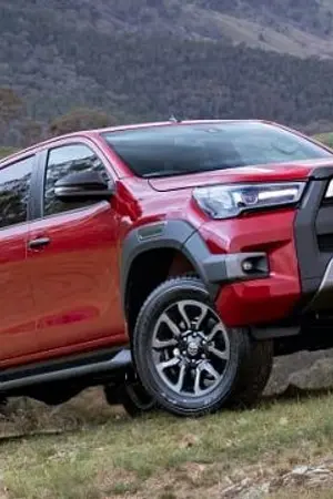 ปกนิยาย Toyota Hilux Revo Smart Cab Stands out the Comparison