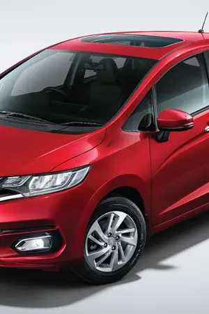 ปกนิยาย Honda Jazz Satisfies You Across the Board