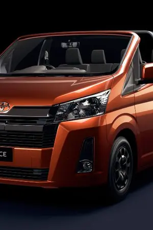 ปกนิยาย Toyota Hiace: Bigger and Larger