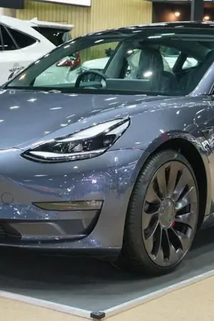 ปกนิยาย ทบทวนเทสลารุ่น3