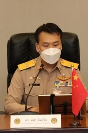 ปกนิยาย แต่งตั้ง ดร.อมร มีมะโน นั่งตำแหน่งเลขาธิการนายกเพื่อเข้ามาช่วยงานด้านการเมือง เศรษฐกิจ และ สังคม