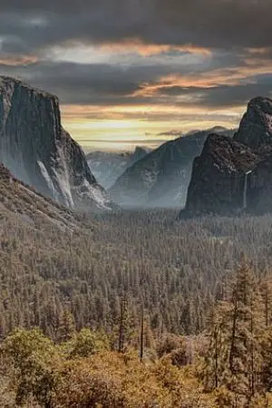 ปกนิยาย เมืองแห่งรุ่งอรุณ