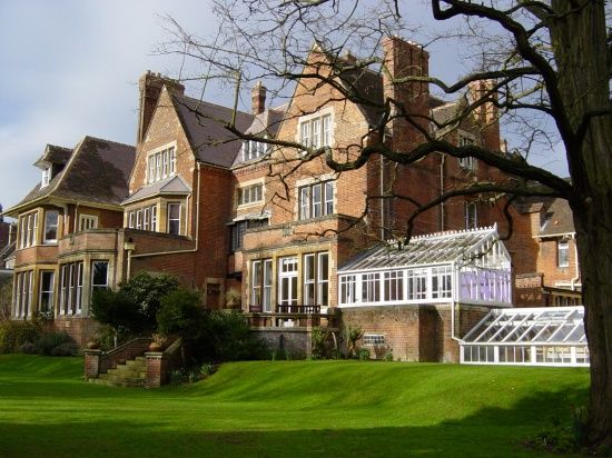 Photo  Credit:  https://web.facebook.com/ReutersInstitute