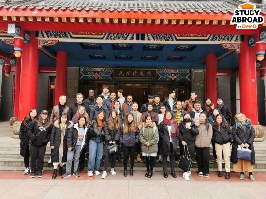 เพื่อนๆ ในคลาสเรียน