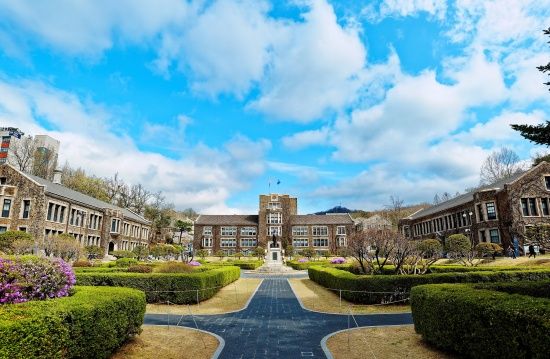 Photo  Credit:  Yonsei University Global