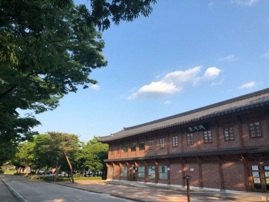 Photo  Credit:  덕성여자대학교 Duksung Women's University