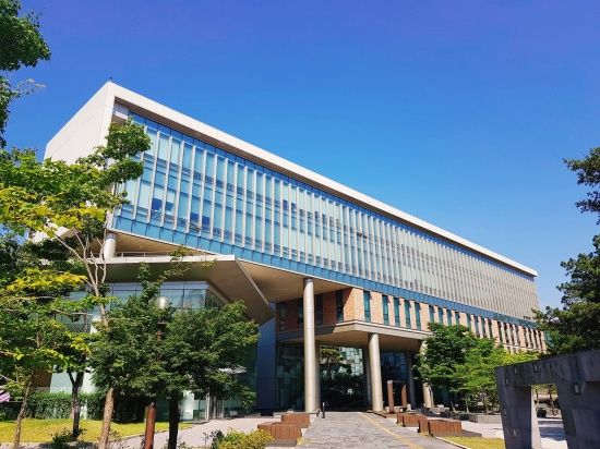 Photo  Credit:  덕성여자대학교 Duksung Women's University