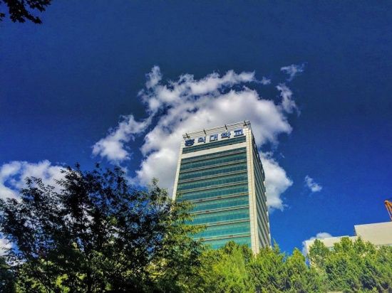 Photo  Credit:  홍익대학교 _ Hongik University  (Facebook)