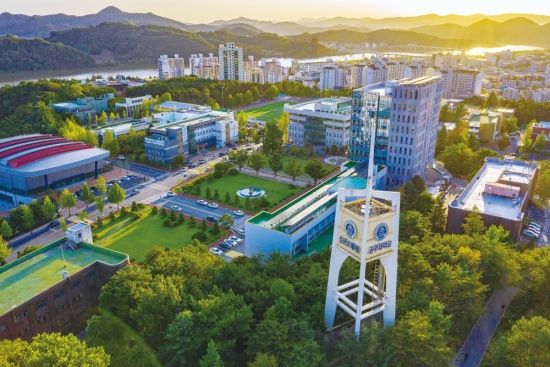 Photo  Credit:  artndesign.com