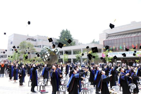 Photo  Credit:  POSTECH/Pohang University of Science and Technology  (Facebook)