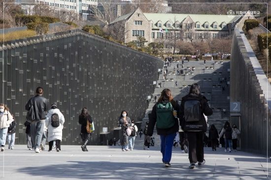 Photo  Credit:  이화여자대학교 Ewha Womans University   (Facebook)