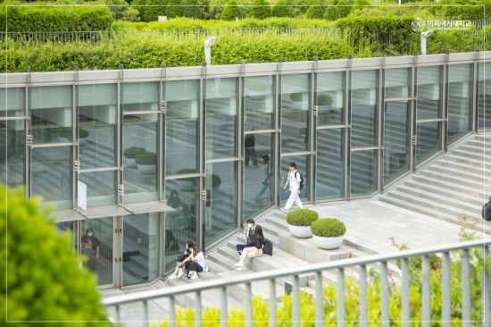 Photo  Credit:  이화여자대학교 Ewha Womans University   (Facebook)