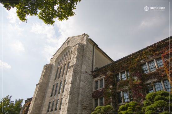 Photo  Credit:  이화여자대학교 Ewha Womans University   (Facebook)