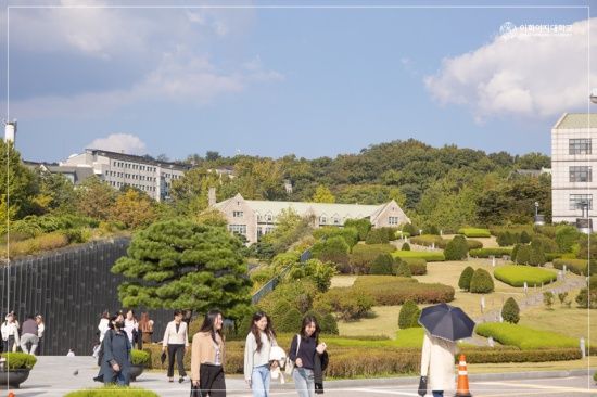 Photo  Credit:  이화여자대학교 Ewha Womans University   (Facebook)
