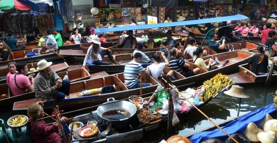 ตลาดน้ำก็เป็น 1 ในสถานที่ยอดฮิตของการไปทัศนศึกษาค่ะ