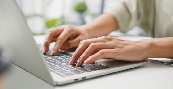 ศึกษาหลักสูตรจากเว็บของมหา'ลัยหรือสอบถามรุ่นพี่ที่เรียนคณะนั้นโดยตรง เพื่อเป็นตัวเลือกในการตัดสินใจ