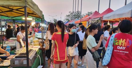 ตลาดนัดยามเย็นวันอังคาร - สถาบันเทคโนโลยีพระจอมเกล้าคุณทหารลาดกระบัง