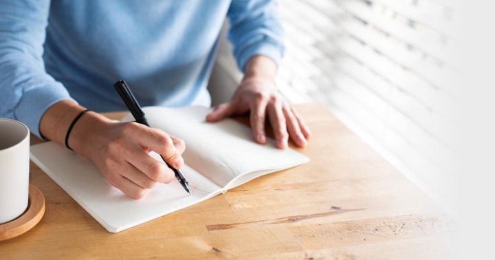 การเขียนไดอารี่ไม่ได้เป็นการบันทึกเรื่องราวที่เกิดขึ้นในแต่ละวันเท่านั้น แต่ยังสามารถบำบัดจิตใจของเราได้ด้วยเช่นกัน