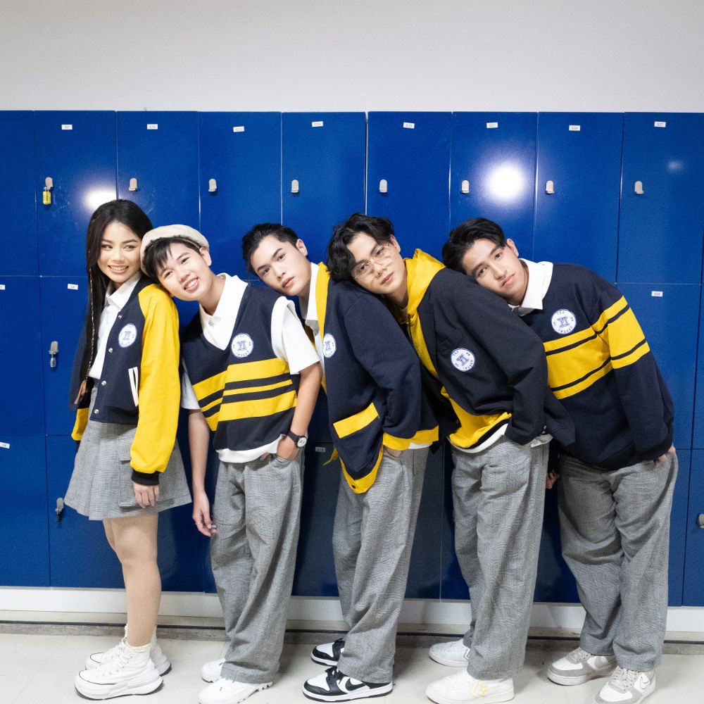 ที่เพิ่งจะสอบเสร็จ เรียกว่า  Midterm  ที่ยังคงเดิมไม่เปลี่ยนไปอะ เรียกว่า  Miss you