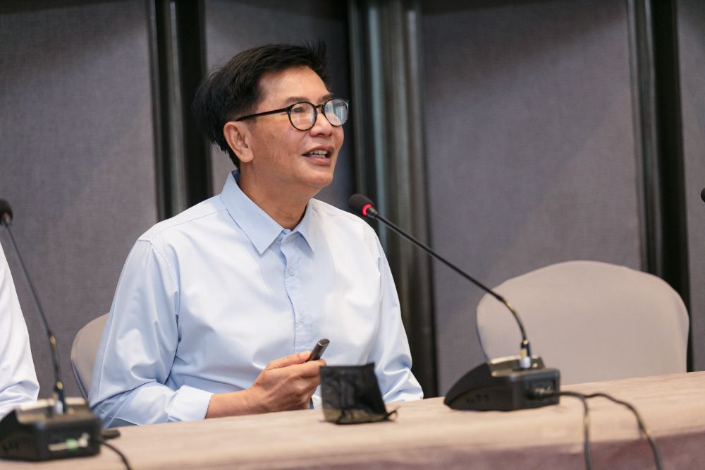 ผศ.ดร.นฤพนธ์ ไชยยศ รองอธิการบดีฝ่ายแผนและพัฒนา มหาวิทยาลัยรังสิต