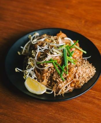 ภาพโดย John Aledia จาก Unsplash