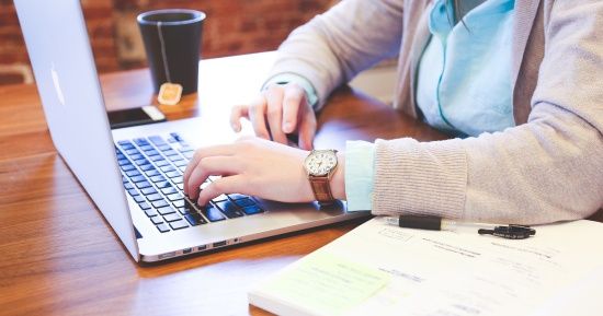 ภาพโดย StartupStockPhotos จาก Pixabay