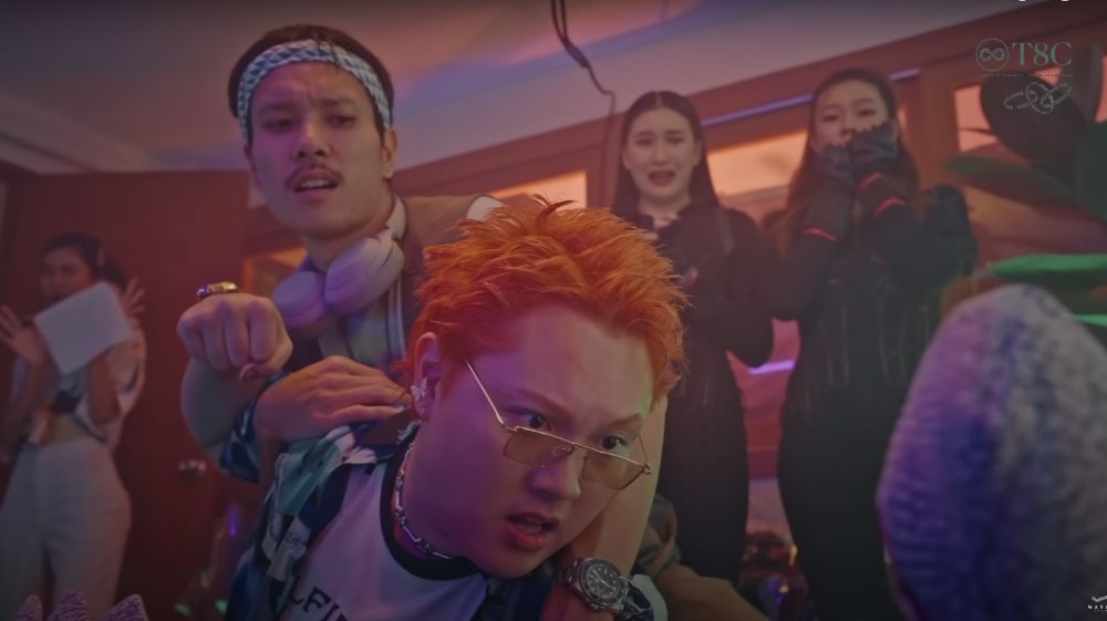 เบน  จาก MV  เพลง "TUTOR"