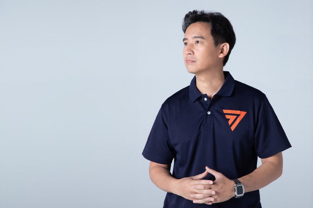 "ทิม พิธา" กับมุมมองด้านการเมืองต่อ "การค้นหาตัวเอง" ของวัยรุ่นในสังคมไทย