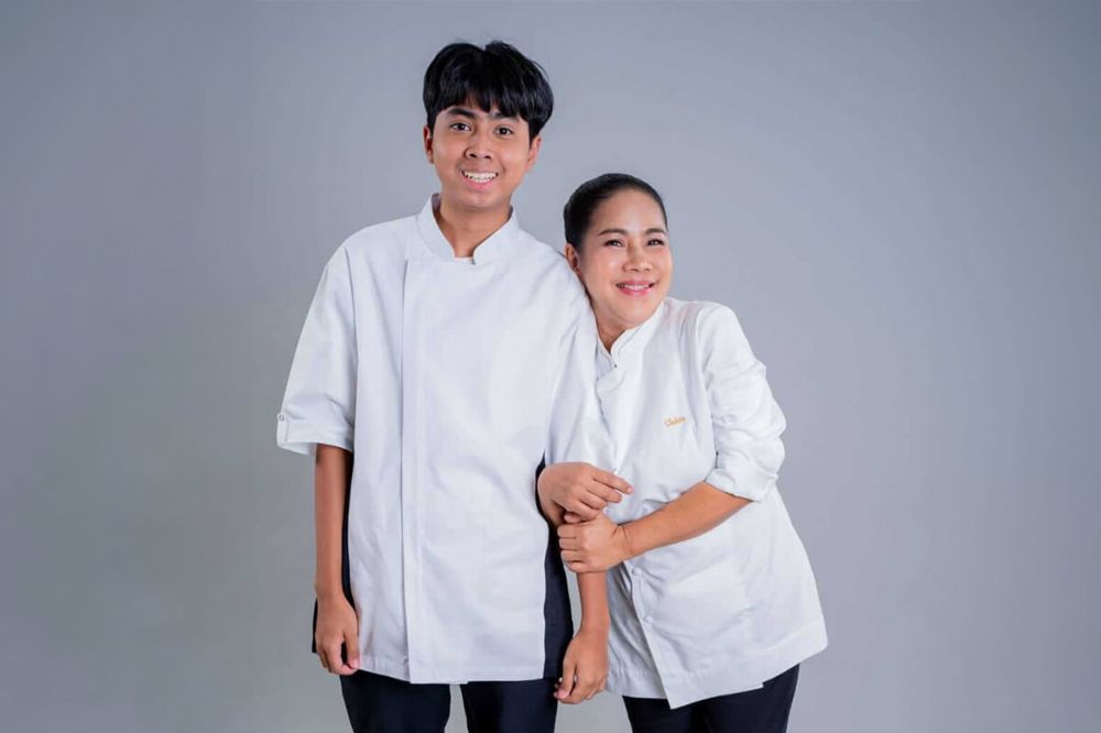 "สตังค์" และคุณแม่ "เชฟตุ๊กตา" เจ้าของร้านอาหารบ้านยี่สาร และ YouTube/Facebook กับข้าวกับตา