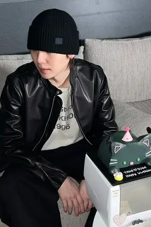 ปกนิยาย ในโลกใบเดียวกัน (Worlds Apart)