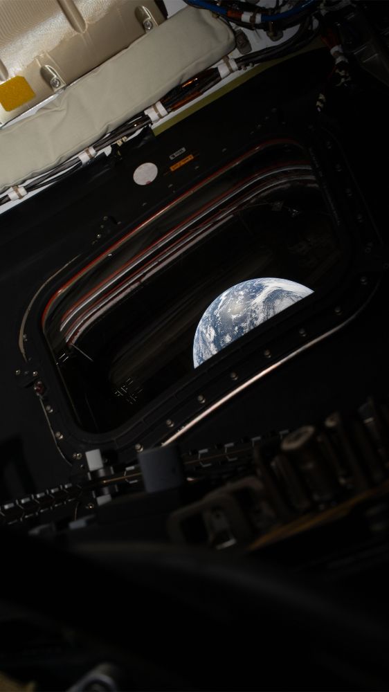 ภาพจากยานอวกาศมองกลับมายังโลก 