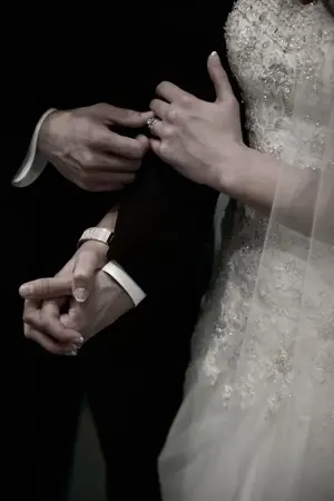 ปกนิยาย ใต้เงาตีรติณณ์