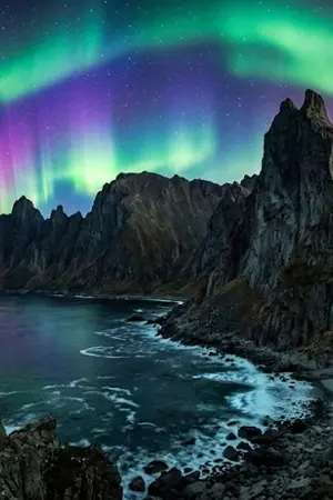 ปกนิยาย Steep cliffs in the aurora