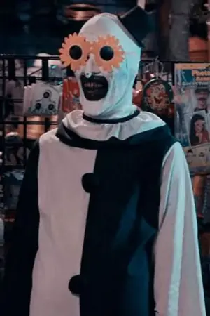 ปกนิยาย ฉันหลุดเข้าไปในโลกหนังสยองขวัญ