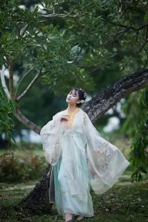 ปกนิยาย สตรีเหนือบัลลังค์มังกร