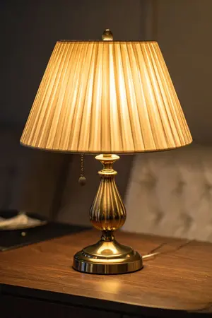 ปกนิยาย แว่วเสียงนัยเงา