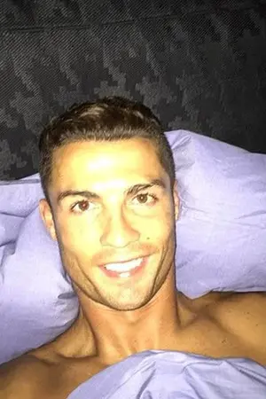 ปกนิยาย ไปต่างโลกแต่ไหงอยู่ในร่างโรนัลโด้ไปซะแล้ว