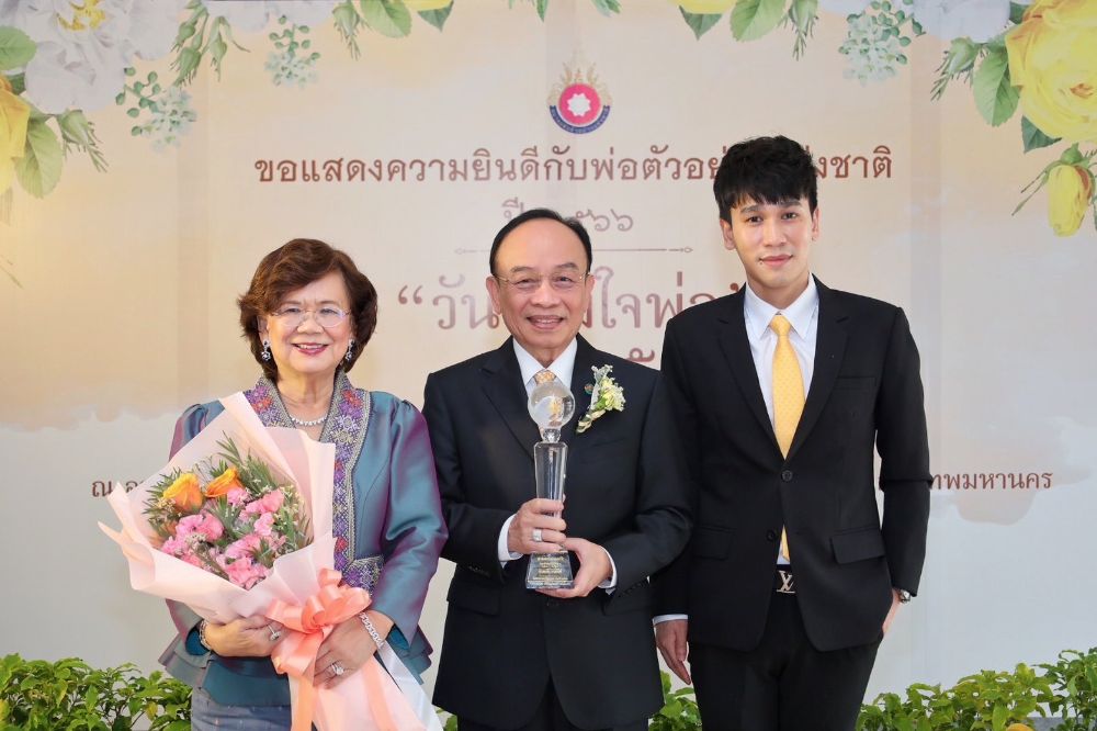  ศ.ดร.นายแพทย์เฉลิม หาญพาณิชย์ และผศ.พญ.สมพร หาญพาณิชย์